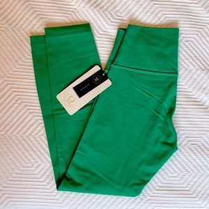NEW WITH TAGS - Lululemon High-Rise pant (7/8 length) - size 6 - Jungle Green